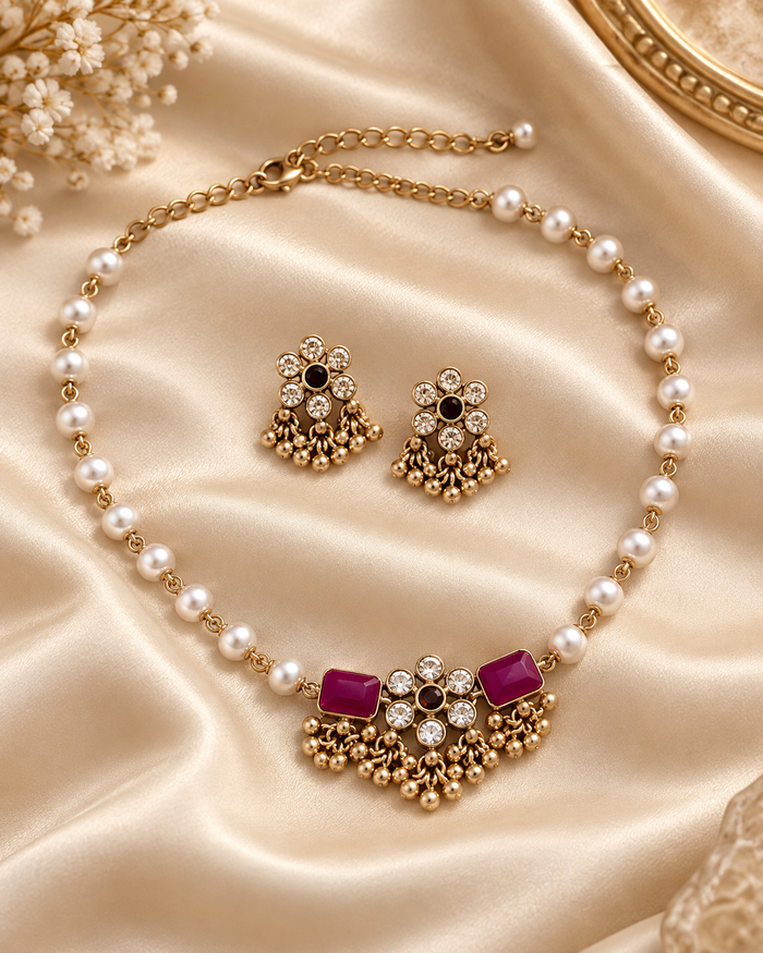 Queen necklace